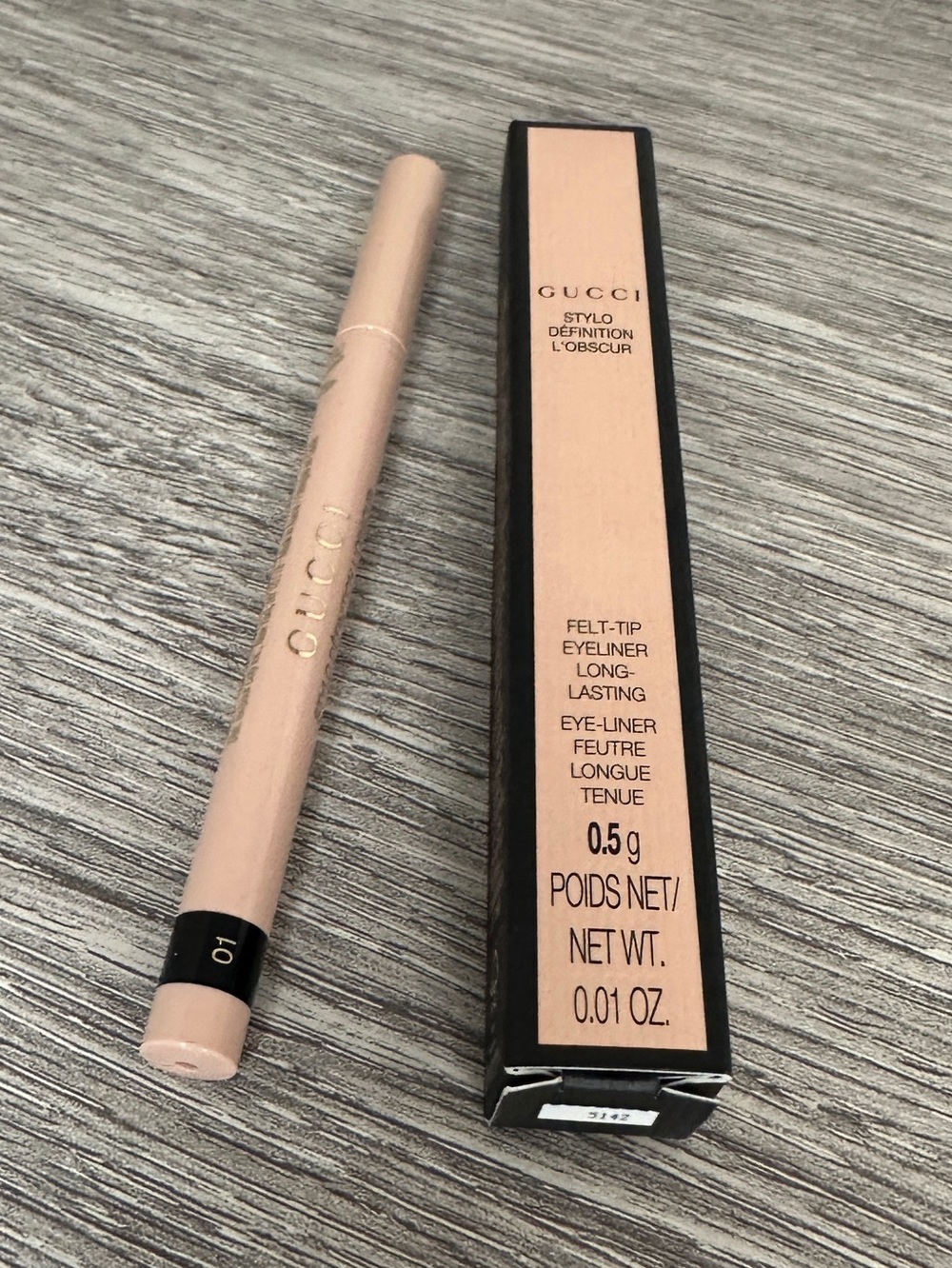 Gucci Felt-Tip Eyeliner Long Lasting- 01 EveBlack